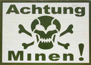 CARTEL USADO EN WEHRMACHT ACHTUNG MINEN.-0