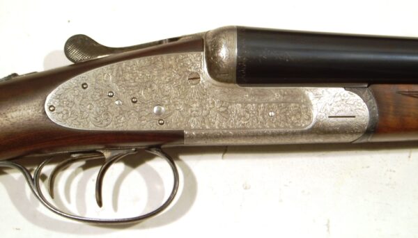 Pareja escopetas I. UGARTECHEA, modelo 1042U, calibre 12, nº 49728 y 49729 -730