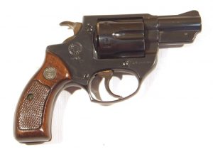 Revolver ASTRA, modelo 680, calibre 38 Sp., nº R426686.-0