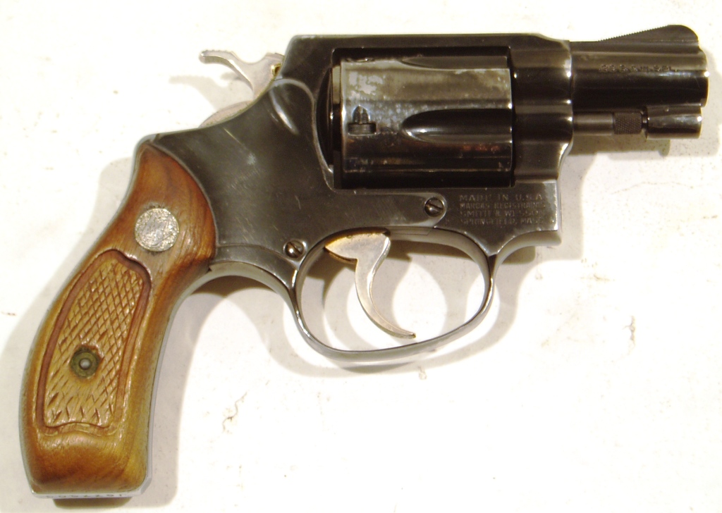 Revolver SMITH & WESSON, modelo 36, calibre .38 Sp., nº J977003-0