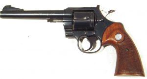 Revolver COLT, modelo OFFICER MODEL MATCH, calibre 22 lr., nº 87.525-2433