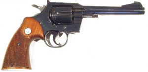 Revolver COLT, modelo OFFICER MODEL MATCH, calibre 22 lr., nº 87.525-0