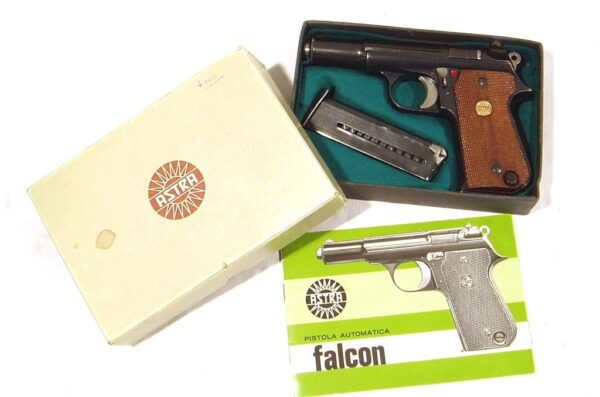 Pistola ASTRA, modelo FALCON, calibre 9 c, nº B1380-2445