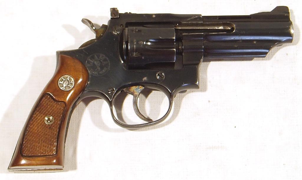 Revolver LLAMA, modelo XXVII, calibre 32 SW., nº 797893-0