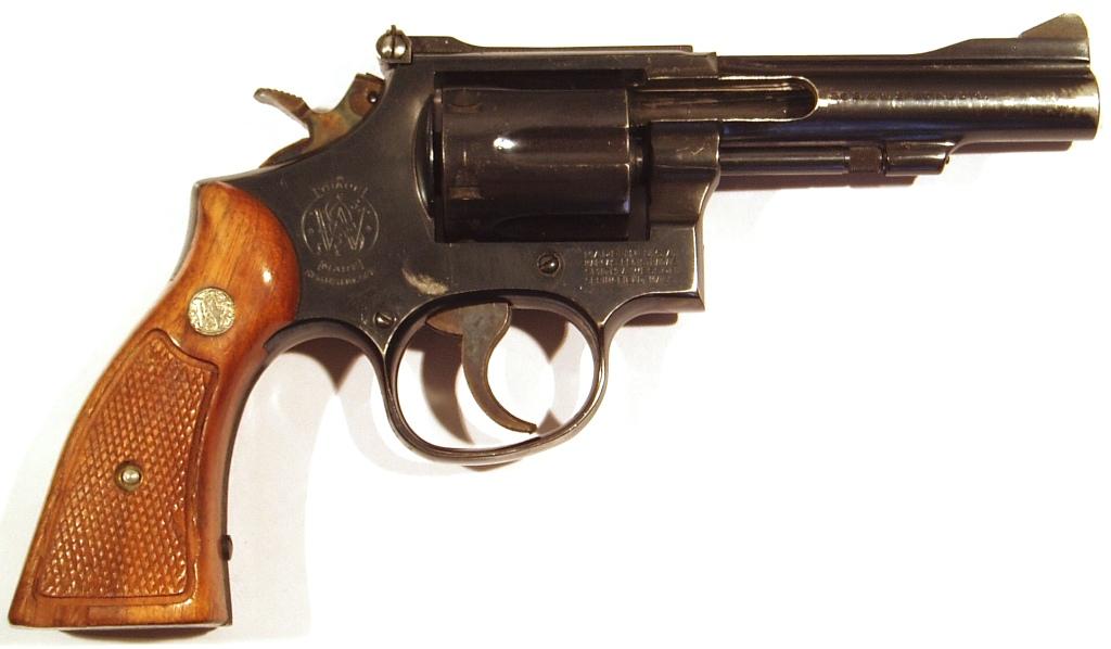 Revolver SMITH&WESSON, modelo 15-4, calibre 38Sp, nº 99K5439-0