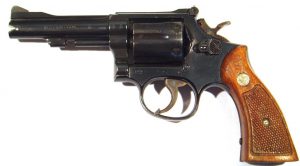 Revolver SMITH&WESSON, modelo 15-4, calibre 38Sp, nº 99K5439-2544