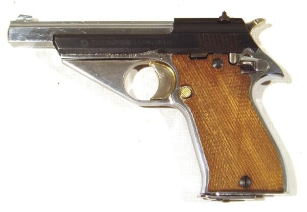 Pistola STAR, modelo FM, calibre 22 lr., nº 1621163-2704