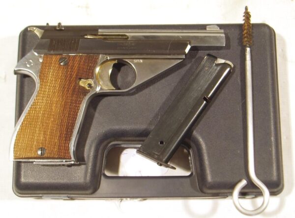 Pistola STAR, modelo FM, calibre 22 lr., nº 1621163-2703