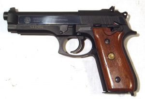 Pistola TAURUS, modelo PT99AF, calibre 9 Pb., nº TLK87458D-2941