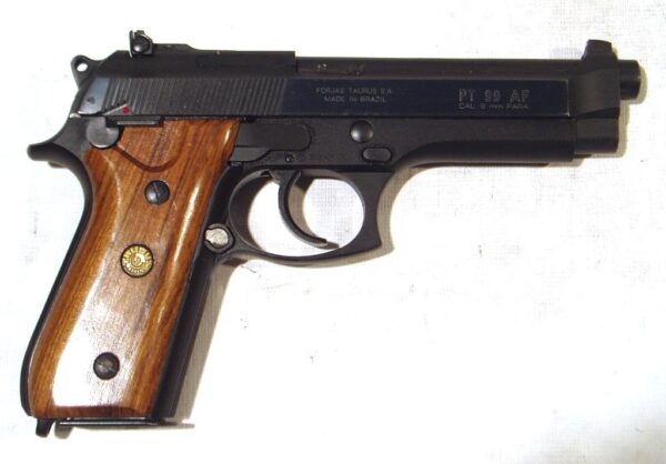 Pistola TAURUS, modelo PT99AF, calibre 9 Pb., nº TLK87458D-0