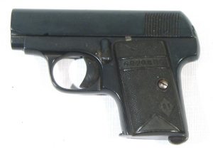 Pistola CRUCERO, modelo BROWNING, calibre 6,35, nº 78-3330