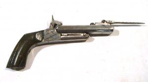 Pistola original SIN MARCA, modelo 2 cañones con bayoneta de 7 cm. calibre 10,5 mm, nº 39.-0