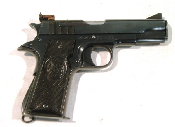 Pistola LLAMA, modelo III, calibre 9 corto, nº 138545-0