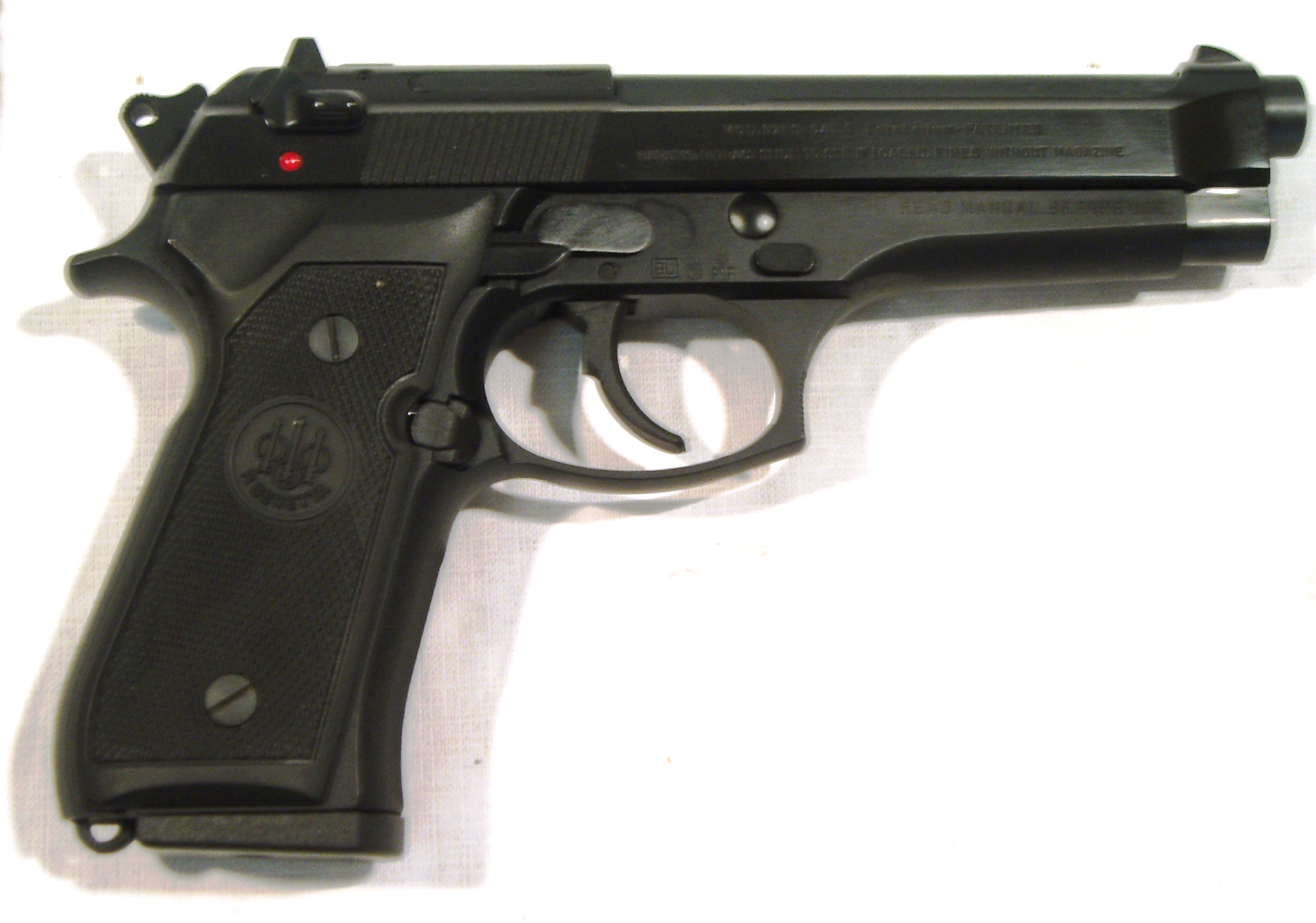 Pistola BERETTA, modelo 92FS, calibre 9 Pb., nº N99260z-0